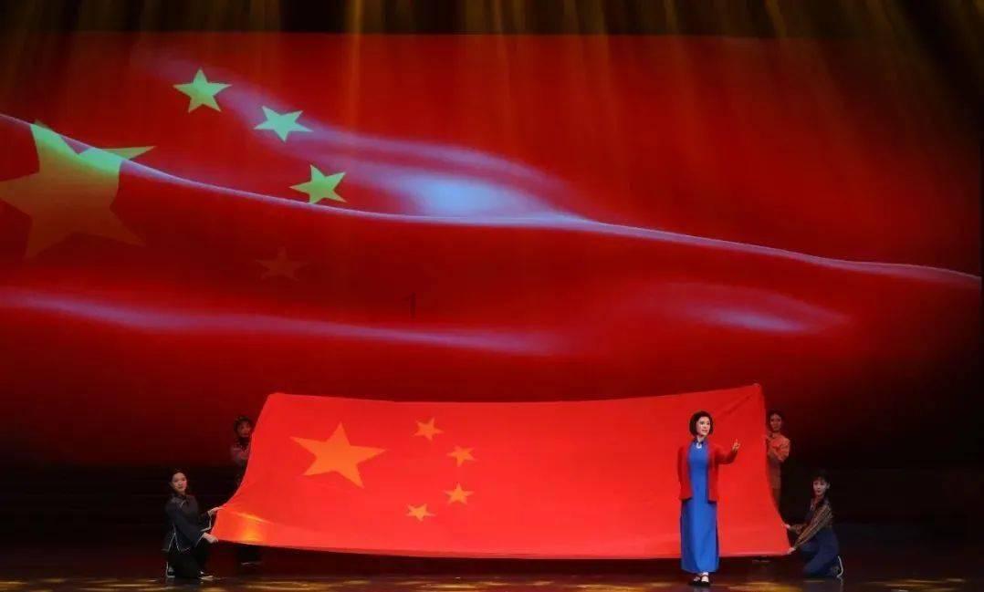 改良版吊带小黑裙,大秀S型身材曲线,这样的性感穿搭适合微胖小姐姐吗?-最佳问答类网站